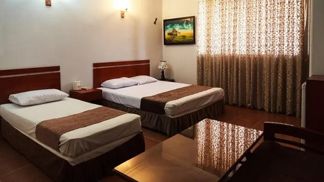 هتل مرکزی ایران تهران - اتاق 3 تخته (1 تخت 2 نفره و 1 تخت 1 نفره)