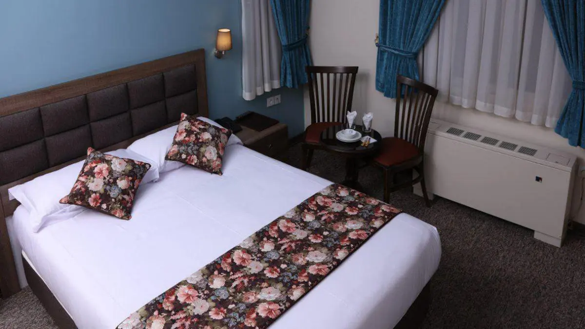 هتل هالی تهران - اتاق 2 تخته (1 تخت 2 نفره)