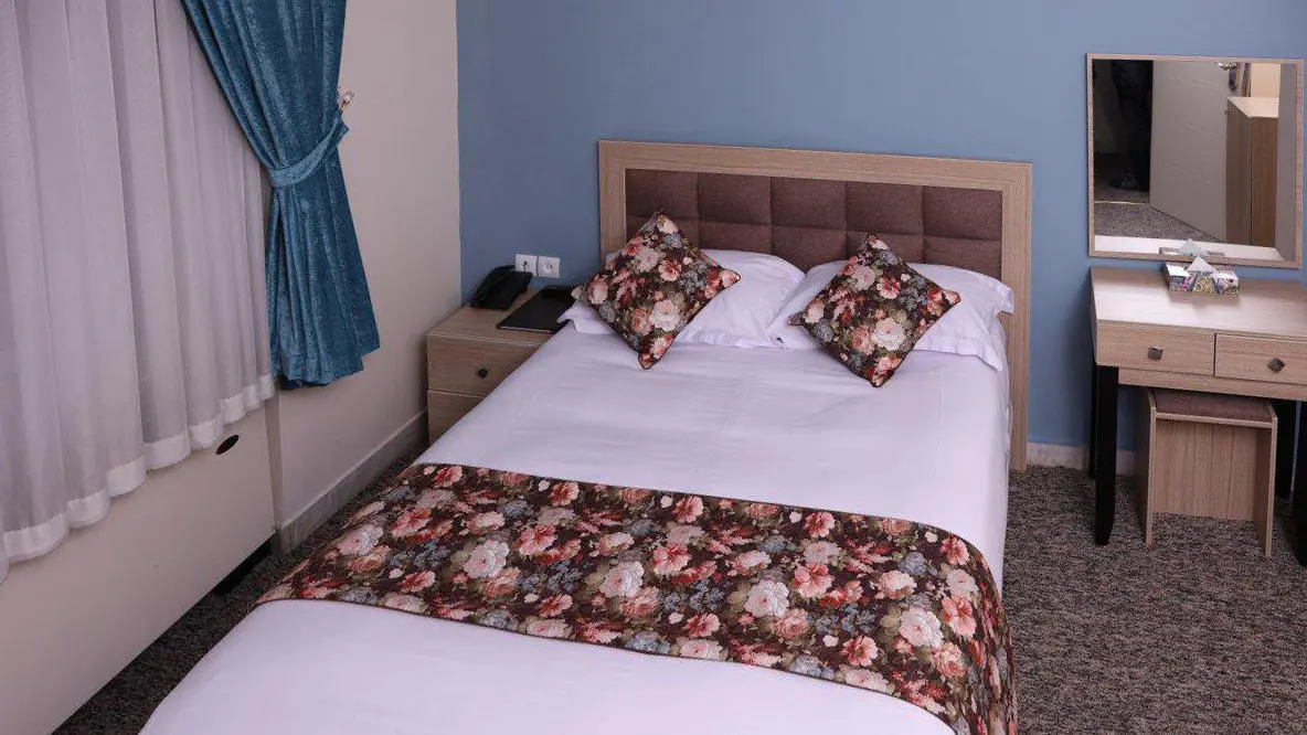 هتل هالی تهران - اتاق 2 تخته (1 تخت 2 نفره)