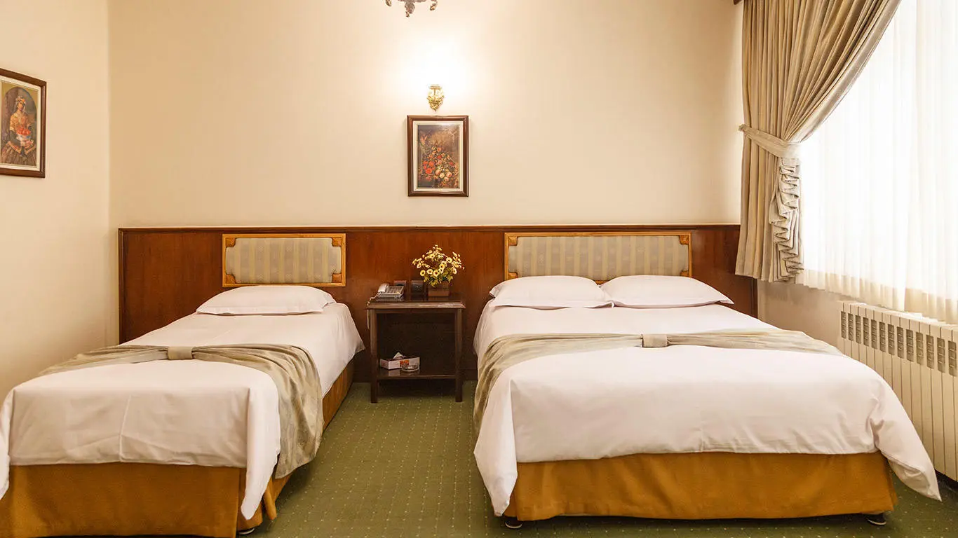 هتل ایرانشهر تهران - اتاق 3 تخته (1 تخت 2 نفره و 1 تخت 1 نفره)