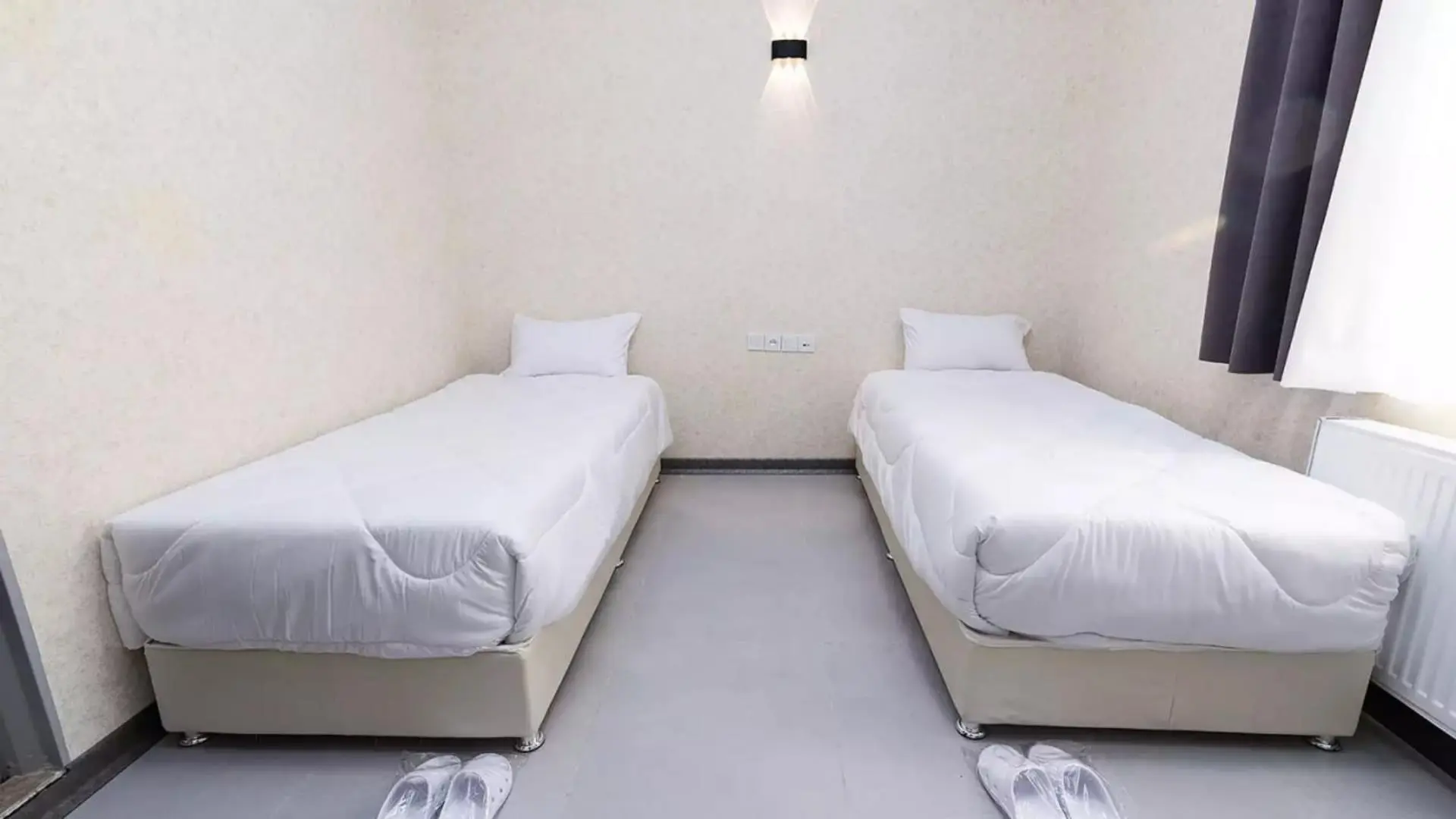 هتل پیروز تهران - اتاق 2 تخته (2 تخت 1 نفره)