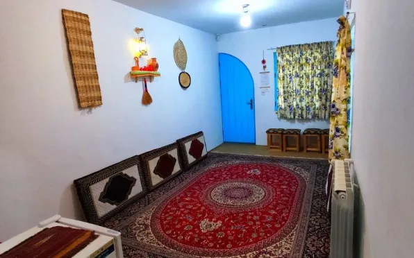 اقامتگاه بومگردی تلارخانه بردبار رشت - نمای اتاق