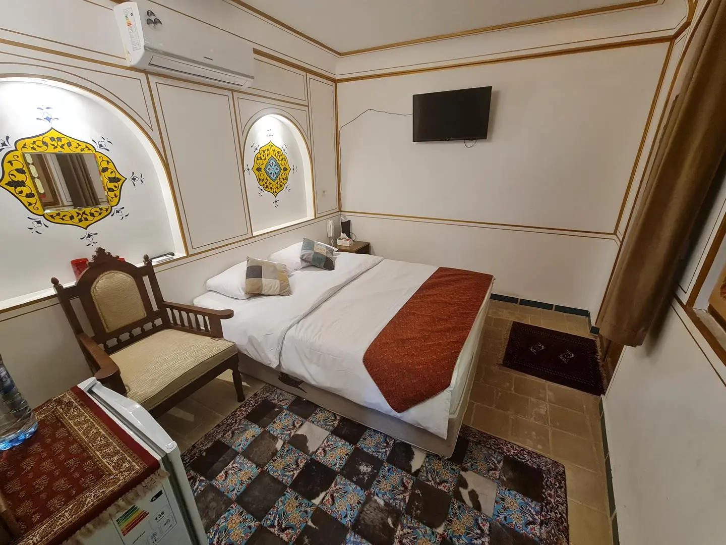 اقامتگاه سنتی عمارت طاووسیه اصفهان - اتاق 2 تخته (1 تخت 2 نفره)