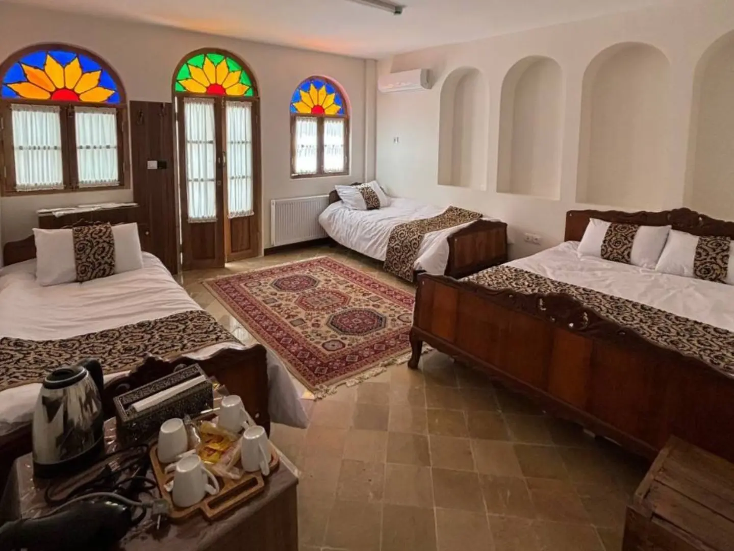 هتل بوتیک شاهان اصفهان - اتاق 4 تخته (1 تخت 2 نفره 2 تخت 1 نفره)