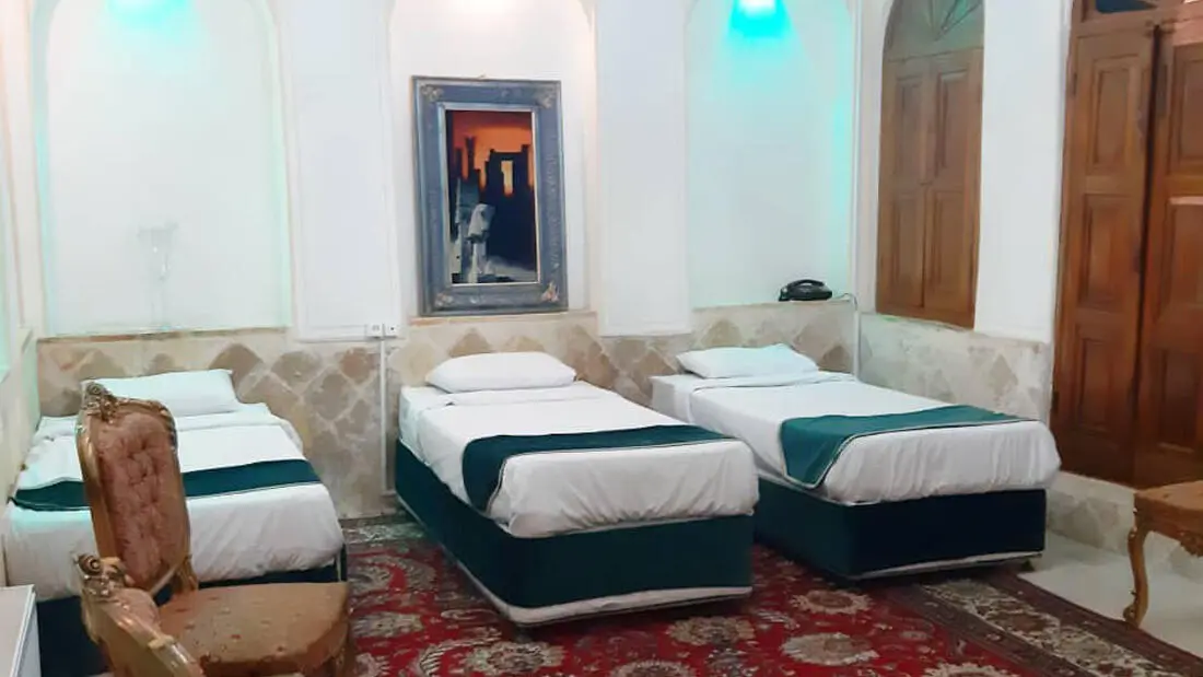 اقامتگاه سنتی خان نشین اصفهان - اتاق 3 تخته (3 تخت 1 نفره)