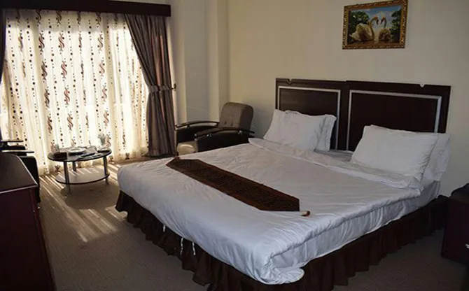 هتل گامبرون کیش - اتاق 2 تخته (1 تخت 2 نفره)