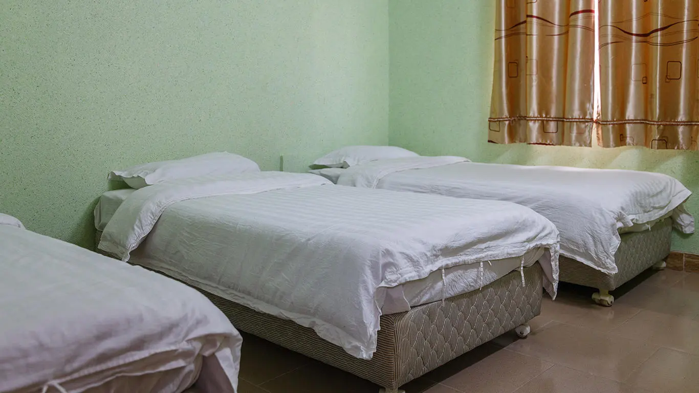 هتل آپادانا قشم - اتاق 3 تخته (3 تخت 1 نفره)