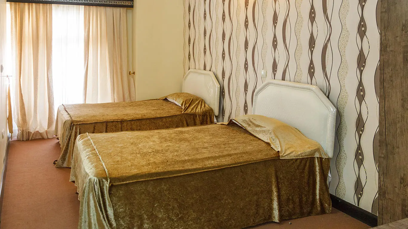 هتل آپارتمان پلاس قشم - اتاق 2 تخته (2 تخت 1 نفره)