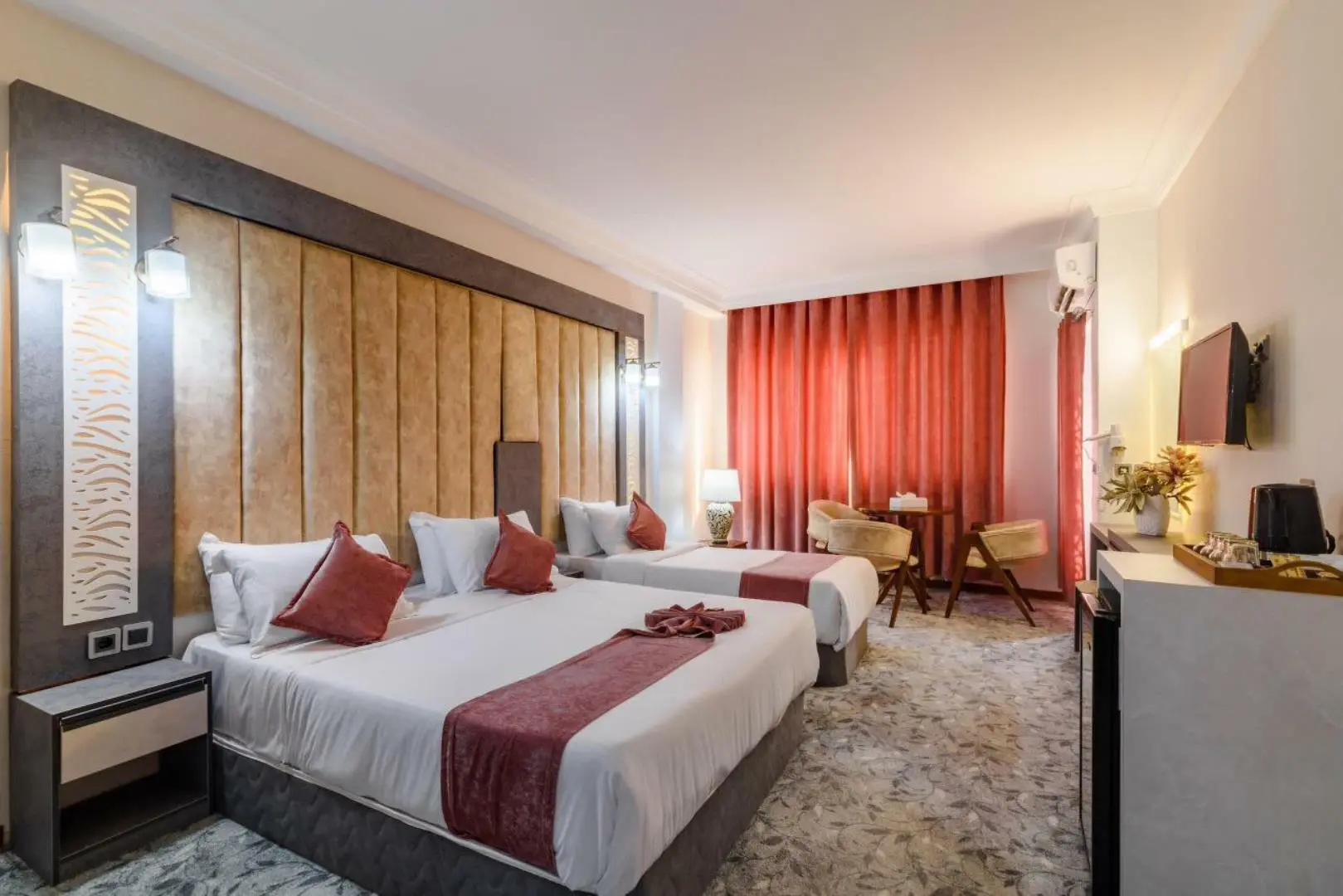 هتل آرام قشم - اتاق 3 تخته (1 تخت 2 نفره 1 تخت 1 نفره)