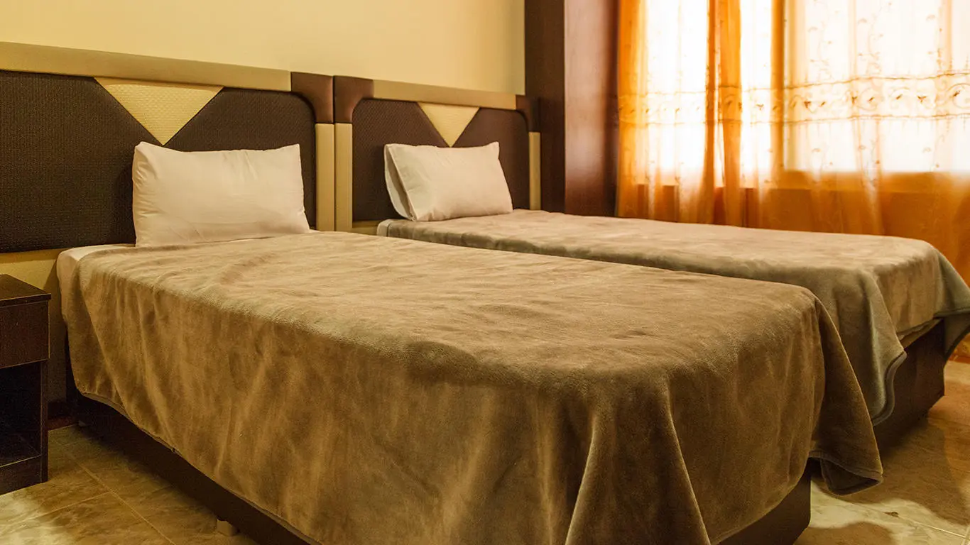 هتل آلاله مرکزی قشم - اتاق 2 تخته (2 تخت 1 نفره)