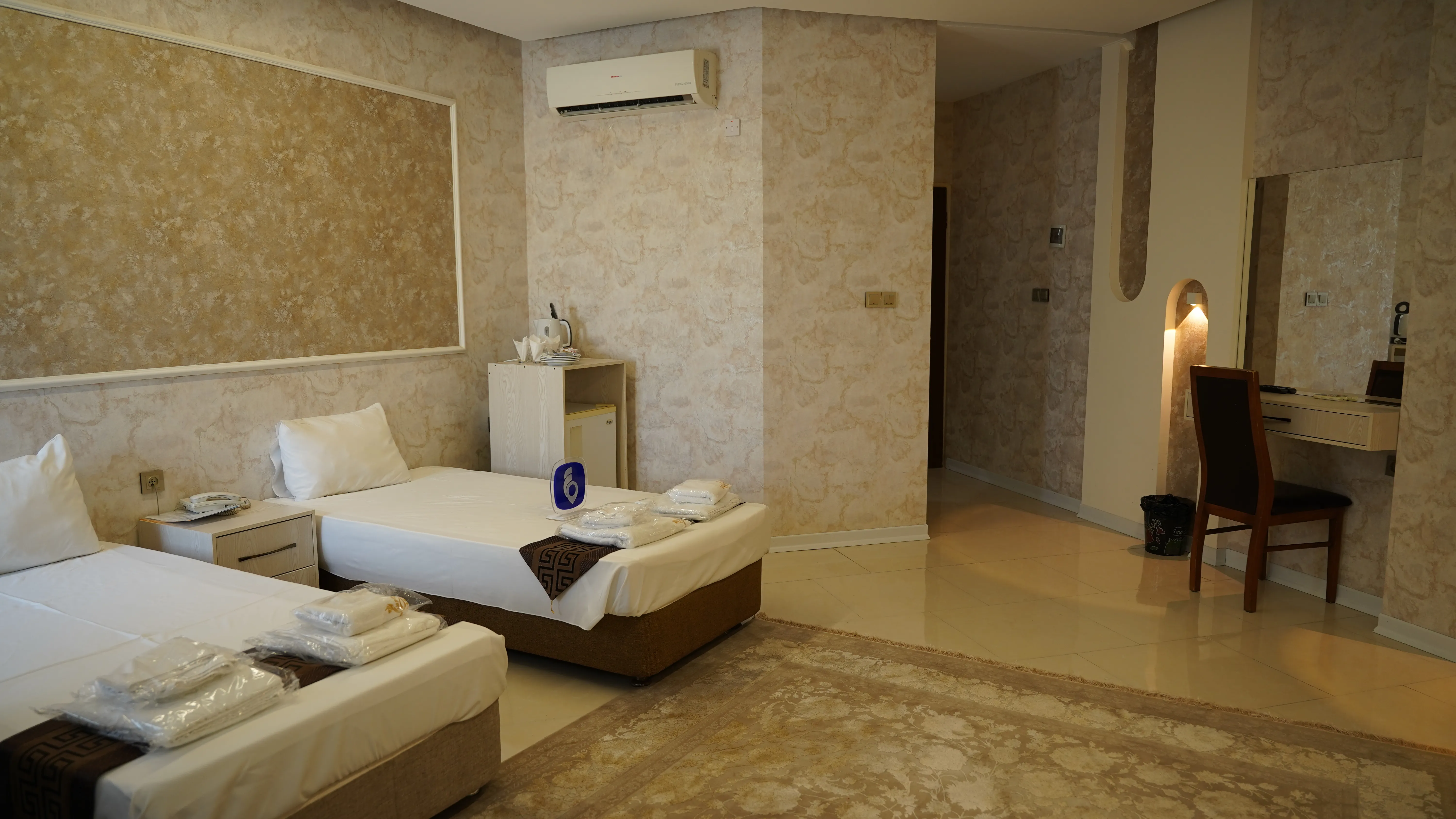 هتل ارم قشم - اتاق 2 تخته (2 تخت 1 نفره)