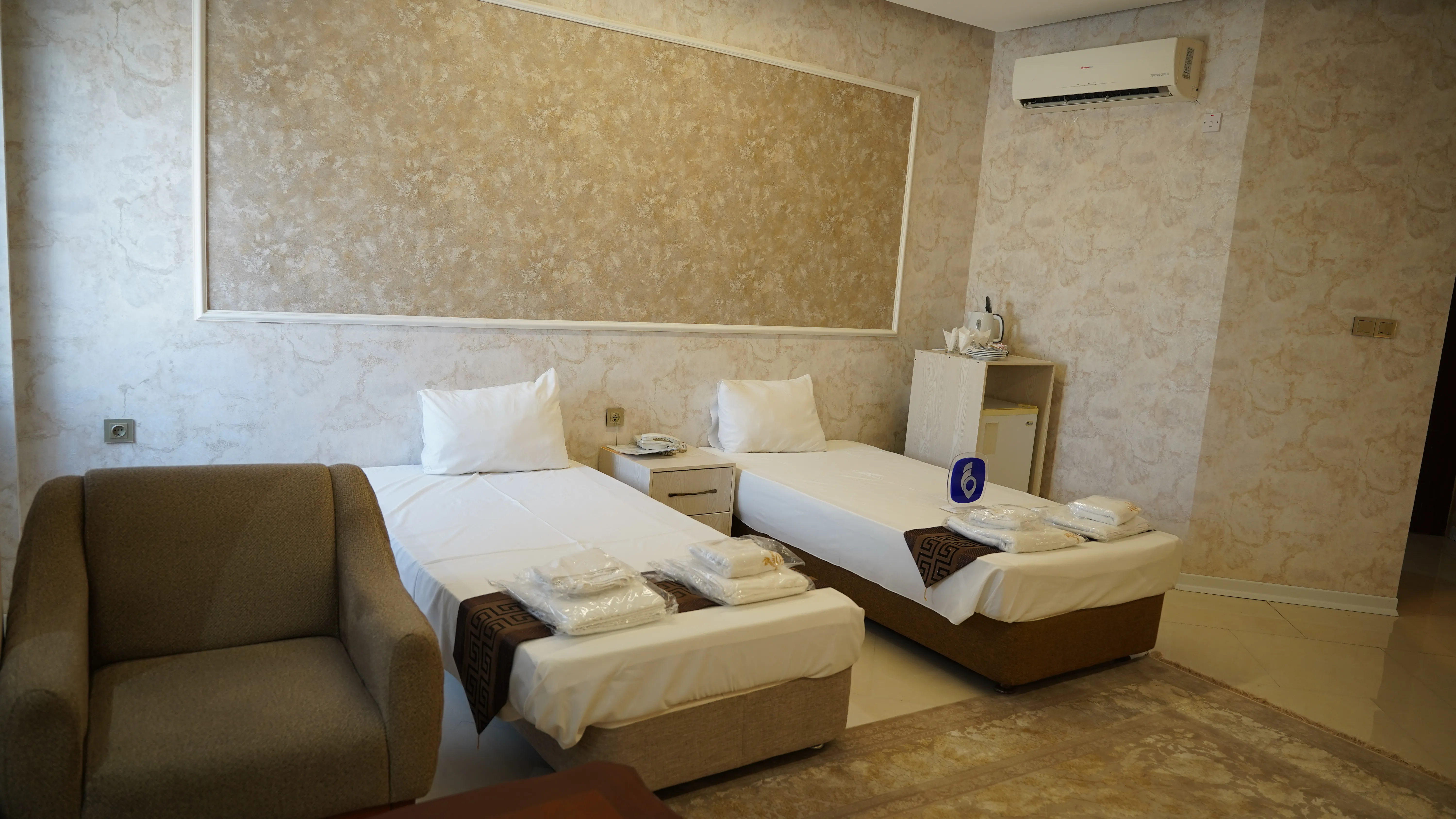 هتل ارم قشم - اتاق 2 تخته (2 تخت 1 نفره)