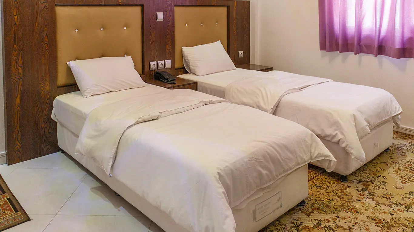 هتل قباد قشم - اتاق 2 تخته (2 تخت 1 نفره)