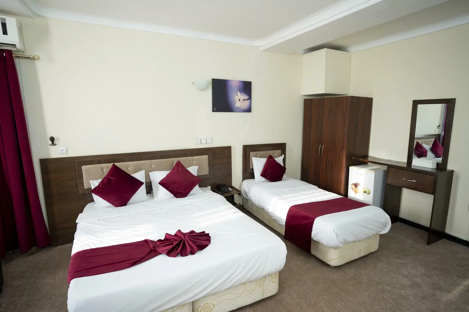 هتل کیمیا چهار قشم - اتاق 3 تخته (1 تخت 2 نفره 1 تخت 1 نفره)