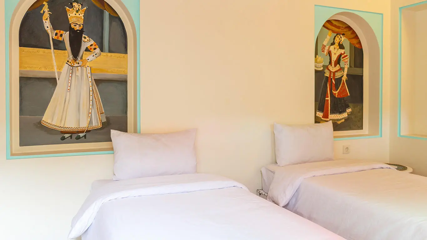 اقامتگاه بومگردی سرای همایونی شیراز - اتاق 2 تخته (2 تخت 1 نفره)