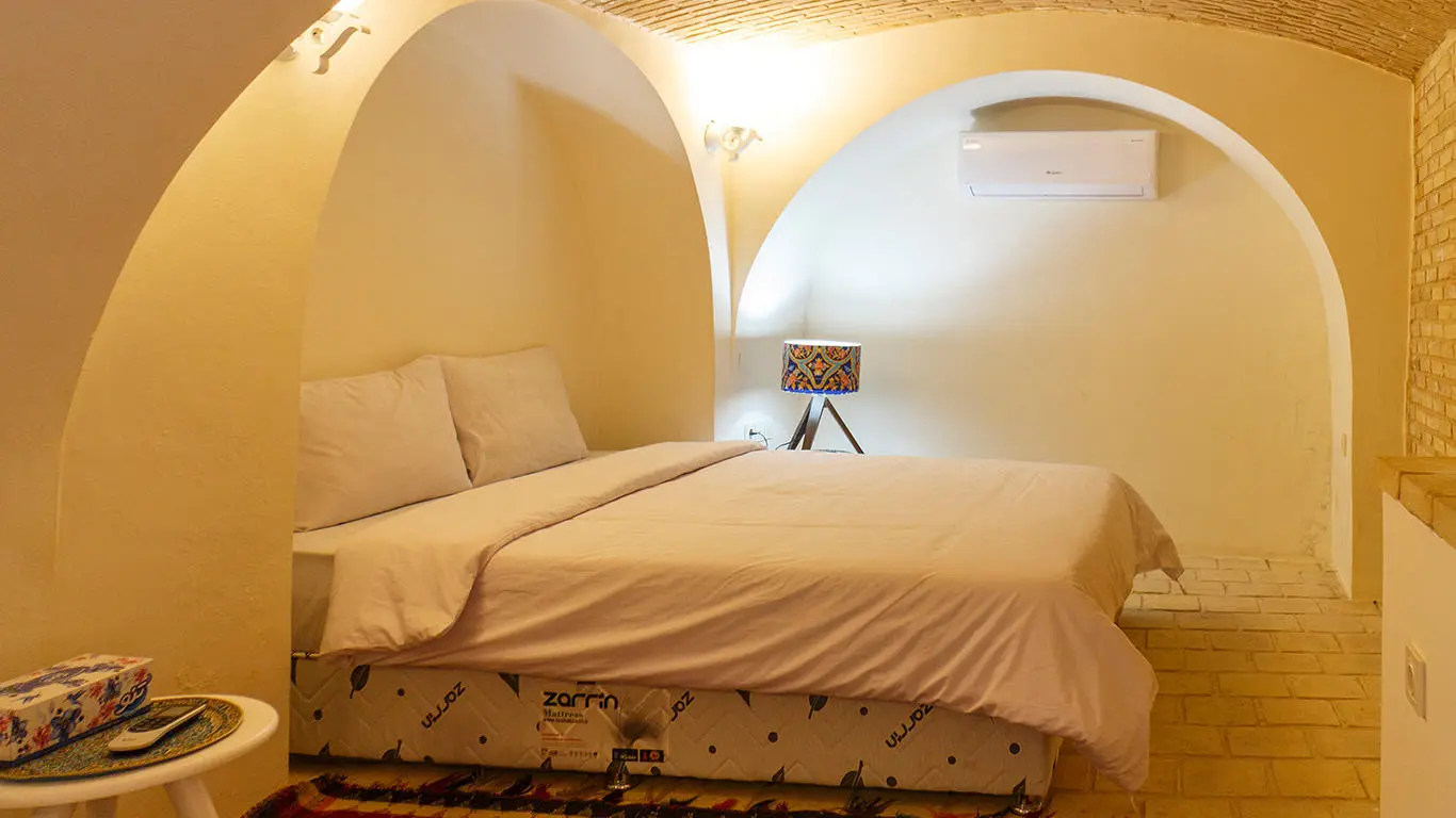 اقامتگاه بومگردی سرای همایونی شیراز - اتاق 2 تخته (1 تخت 2 نفره)