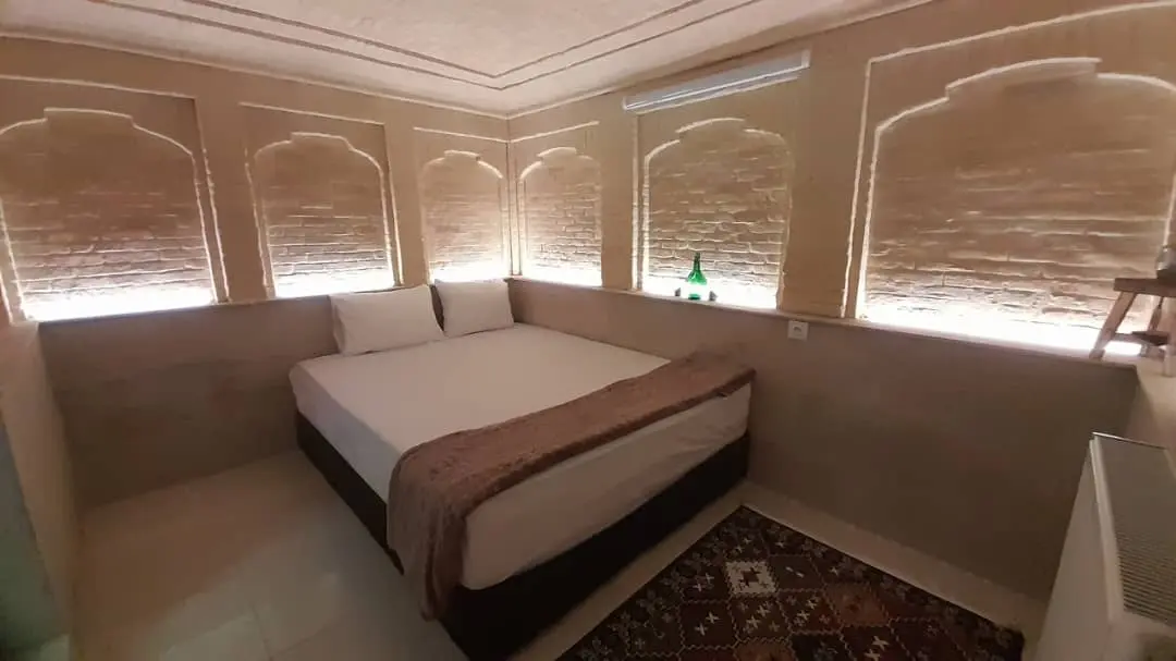 اقامتگاه بومگردی سووشون شیراز - اتاق 2 تخته (1 تخت 2 نفره)