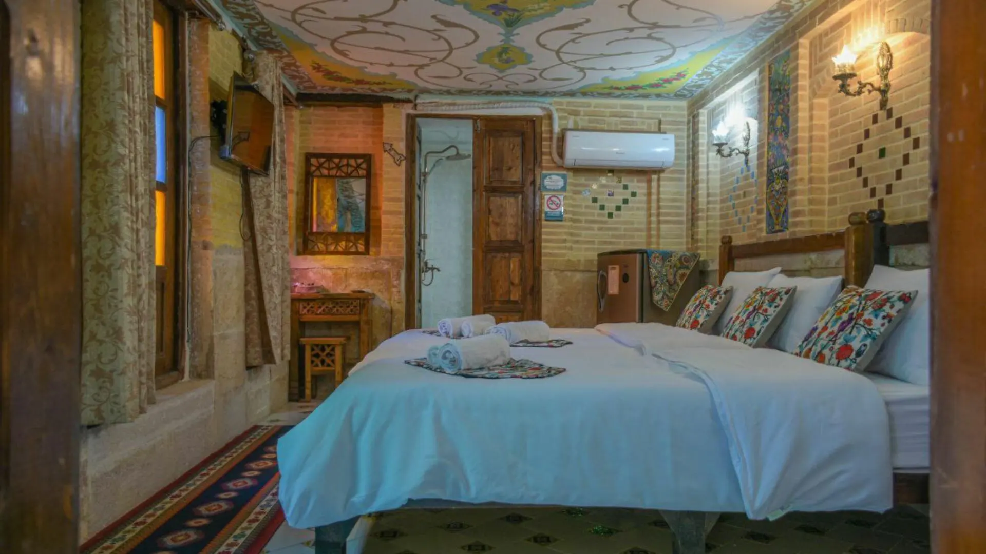 اقامتگاه سنتی تابش شیراز - اتاق 2 تخته (1 تخت 2 نفره)