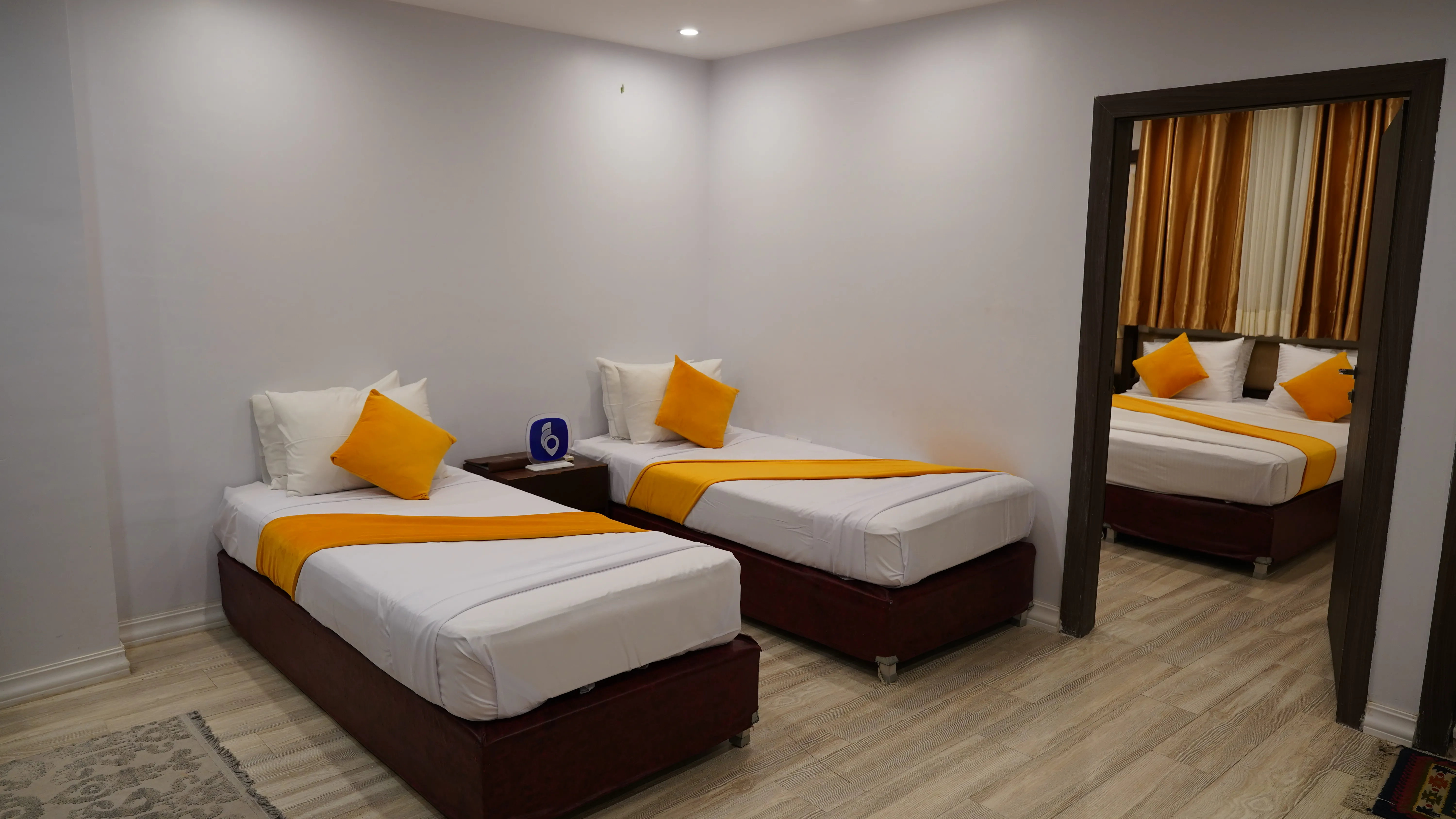 هتل آرتا قشم - اتاق 4 تخته (1 تخت 2 نفره 2 تخت 1 نفره)