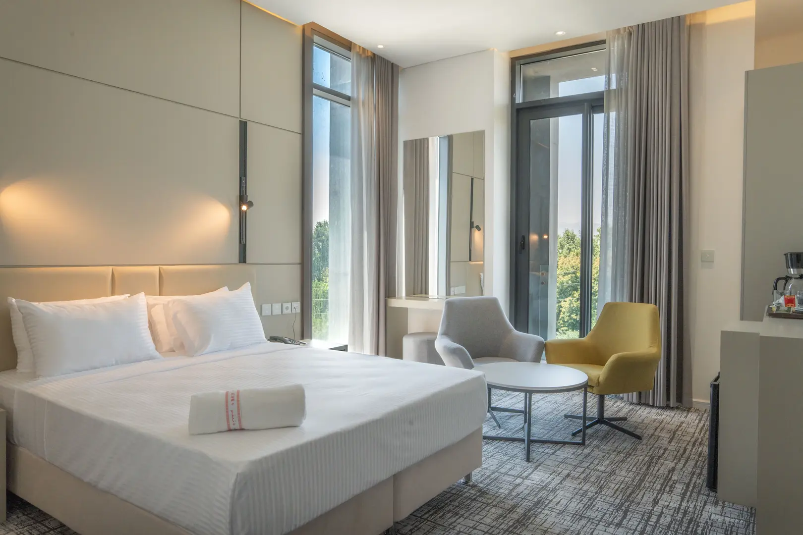 هتل رونیاس شیراز - اتاق 2 تخته (1 تخت 2 نفره)