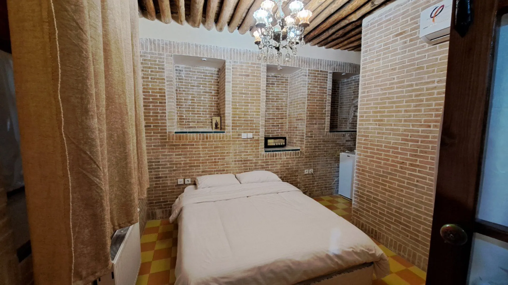 اقامتگاه سنتی طاوسی شیراز - اتاق 2 تخته (1 تخت 2 نفره)