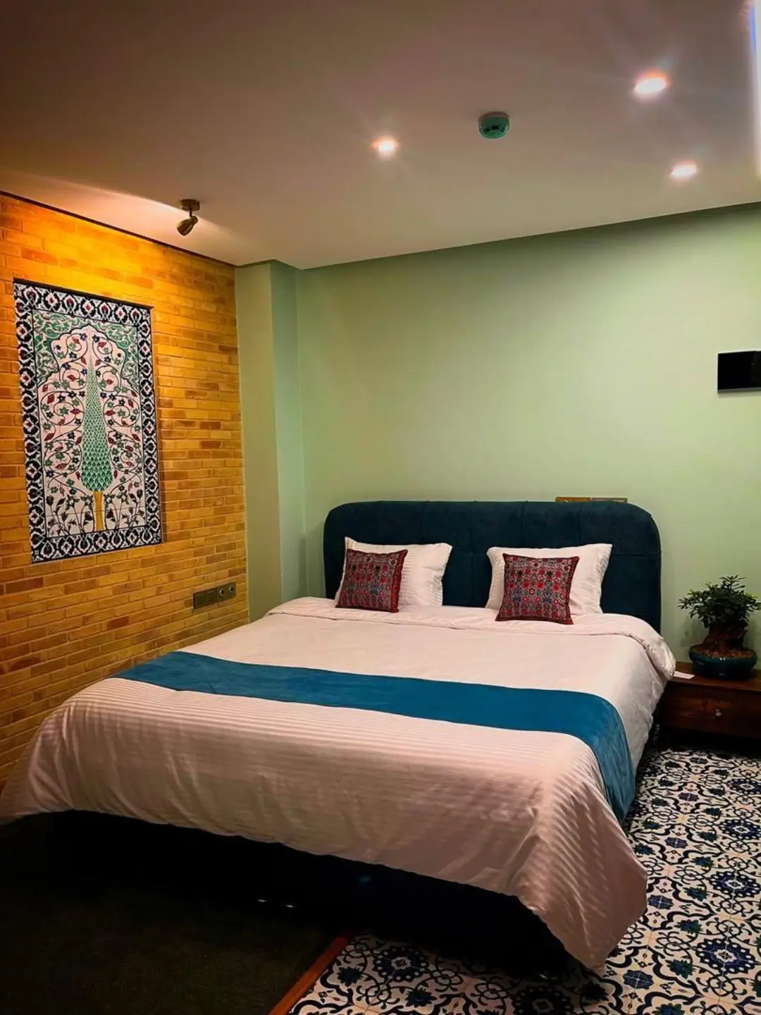 هتل بوتیک گیسو شیراز - اتاق 2 تخته (1 تخت 2 نفره)