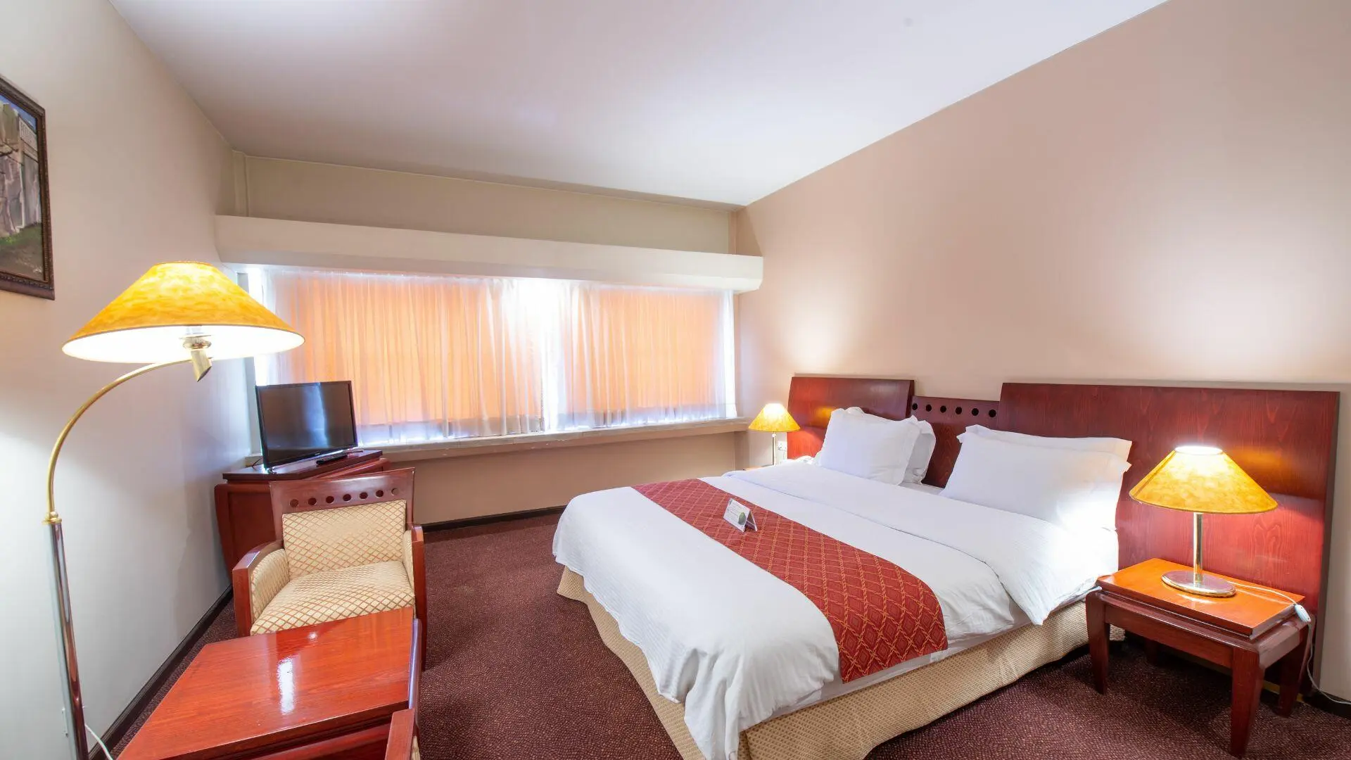 هتل هما شیراز - اتاق 2 تخته (1 تخت 2 نفره)