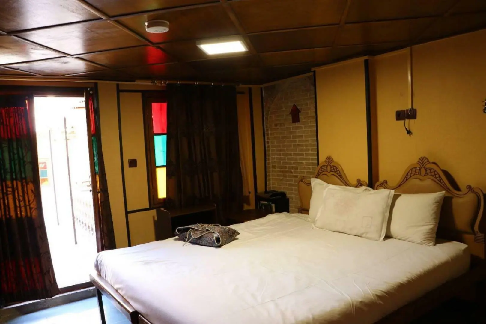 هتل سنتی نیایش شیراز - اتاق 2 تخته (1 تخت 2 نفره)