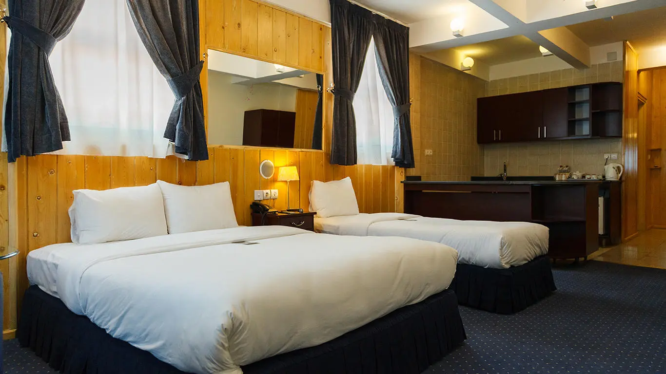 هتل ستارگان شیراز - اتاق 3 تخته (1 تخت 2 نفره 1 تخت 1 نفره)