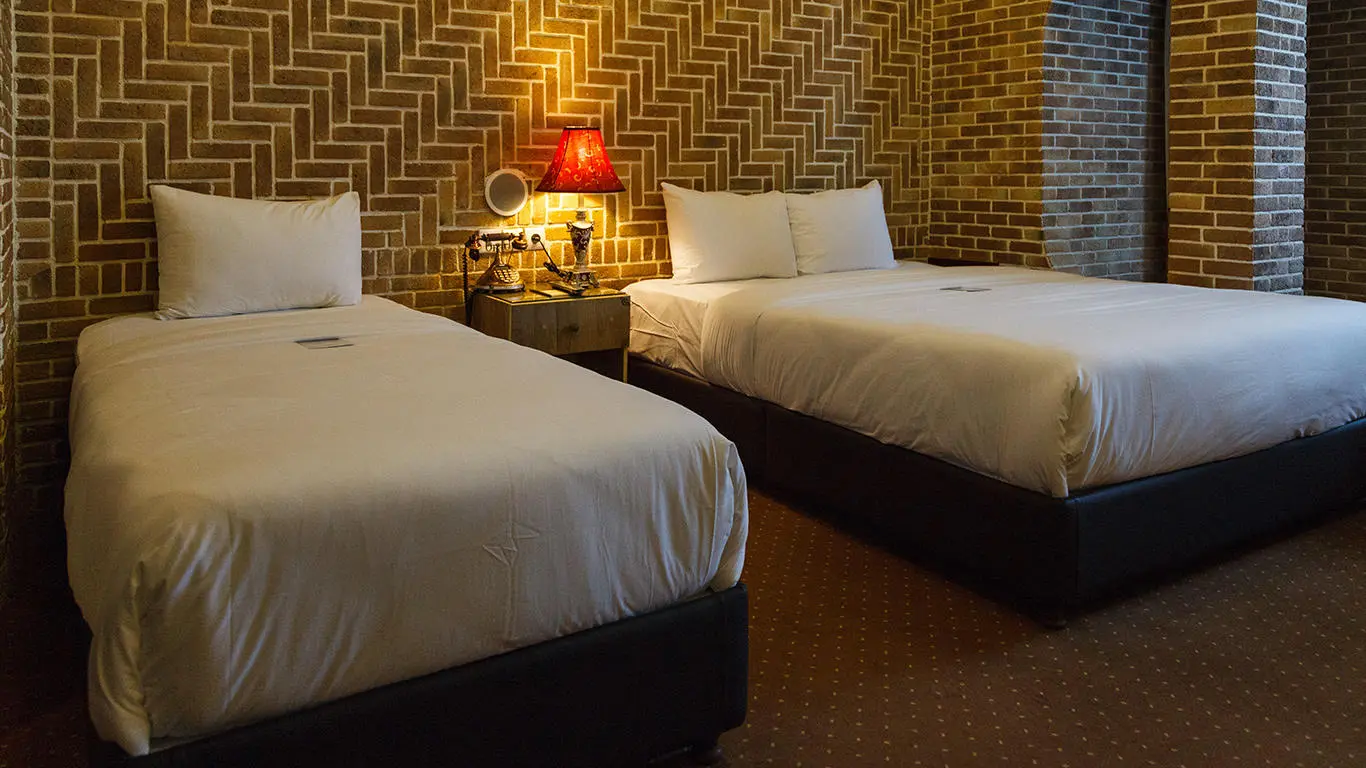 هتل ستارگان شیراز - اتاق 3 تخته (1 تخت 2 نفره 1 تخت 1 نفره)