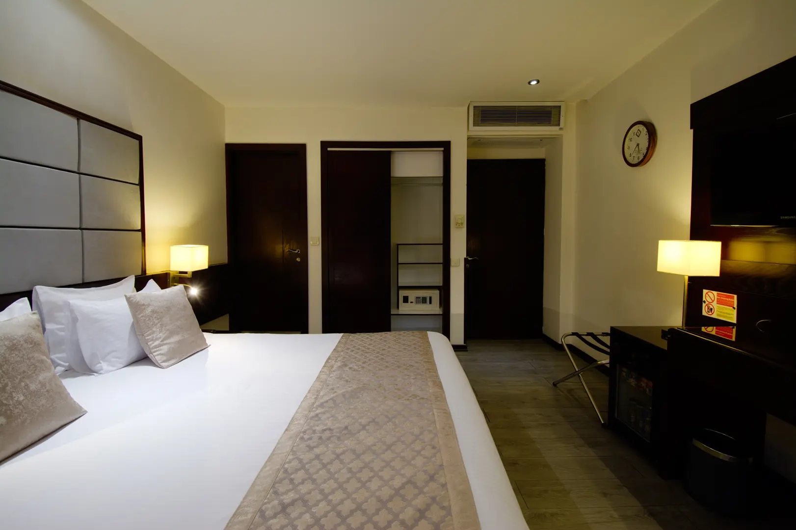 هتل الیزه شیراز - اتاق 2 تخته (1 تخت 2 نفره)