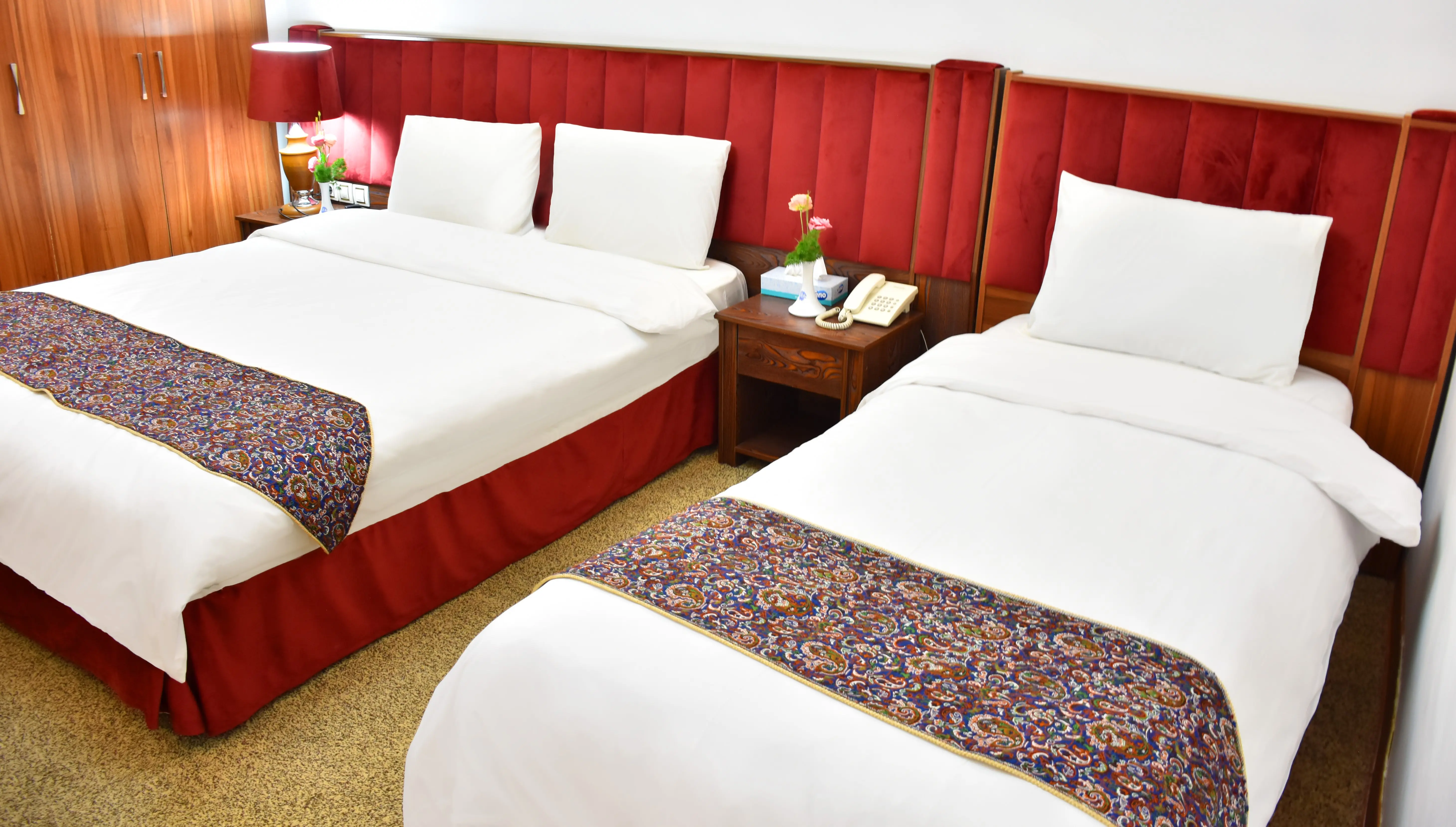 هتل اطلس شیراز - اتاق 3 تخته (1 تخت 2 نفره 1 تخت 1 نفره)