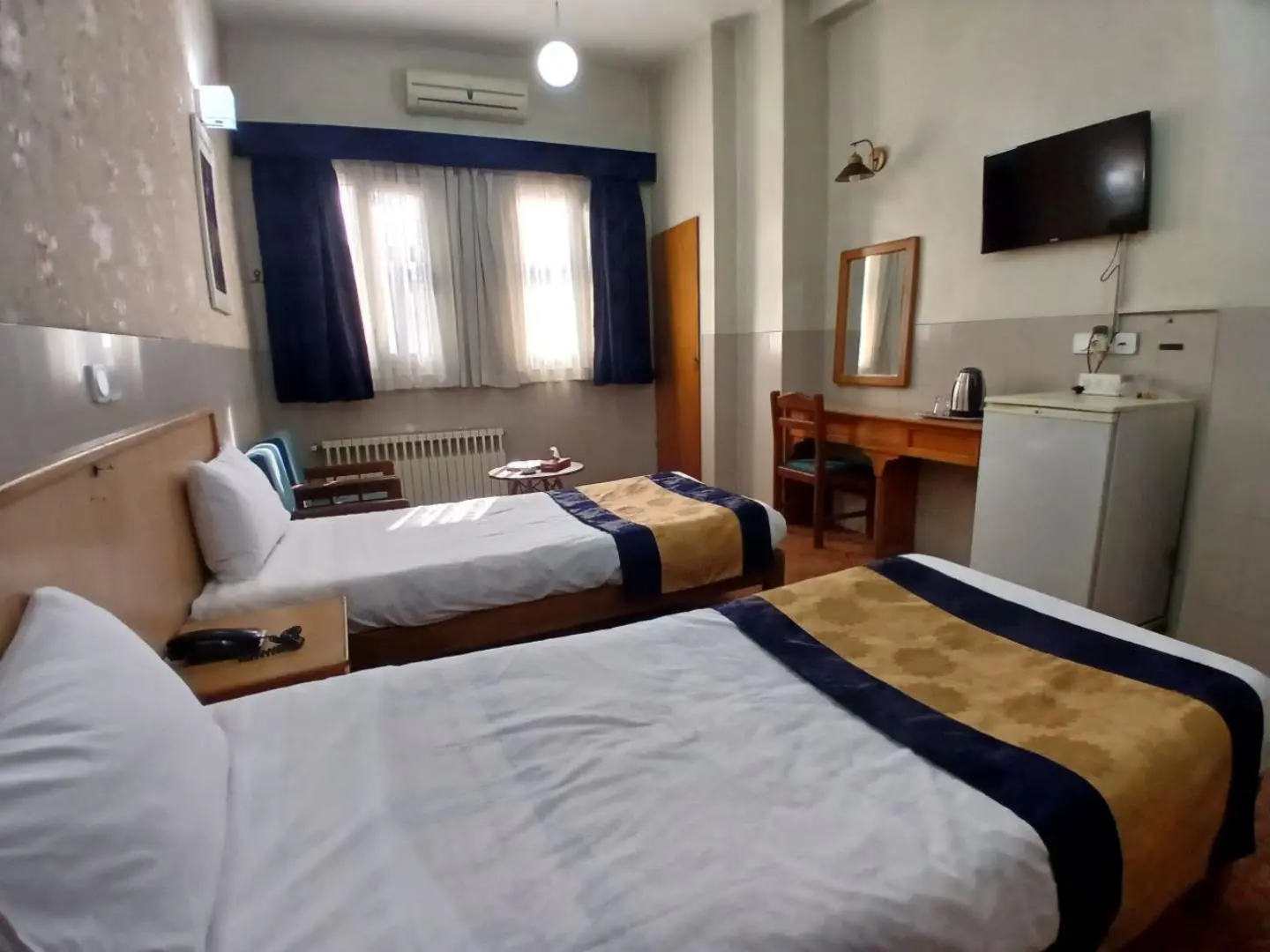 هتل آناهیتا شیراز - اتاق 2 تخته (2 تخت 1 نفره)