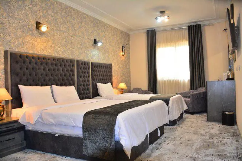 هتل بین المللی پرسپولیس شیراز - اتاق 3 تخته (1 تخت 2 نفره 1 تخت 1 نفره)