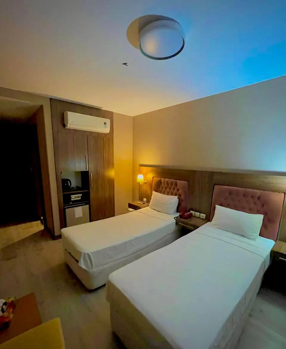 هتل آریانا شیراز - اتاق 2 تخته (2 تخت 1 نفره)