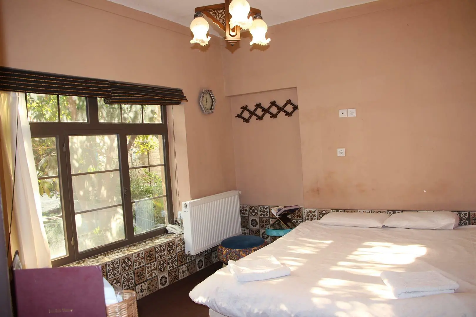 اقامتگاه بومگردی خانه باغ ایرانی شیراز - اتاق 2 تخته (1 تخت 2 نفره)