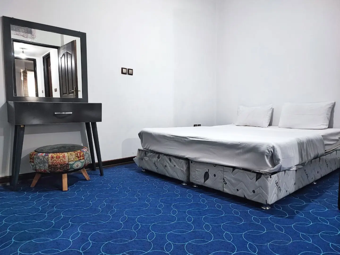 خانه مسافر هجرت شیراز - اتاق 2 تخته (1 تخت 2 نفره)