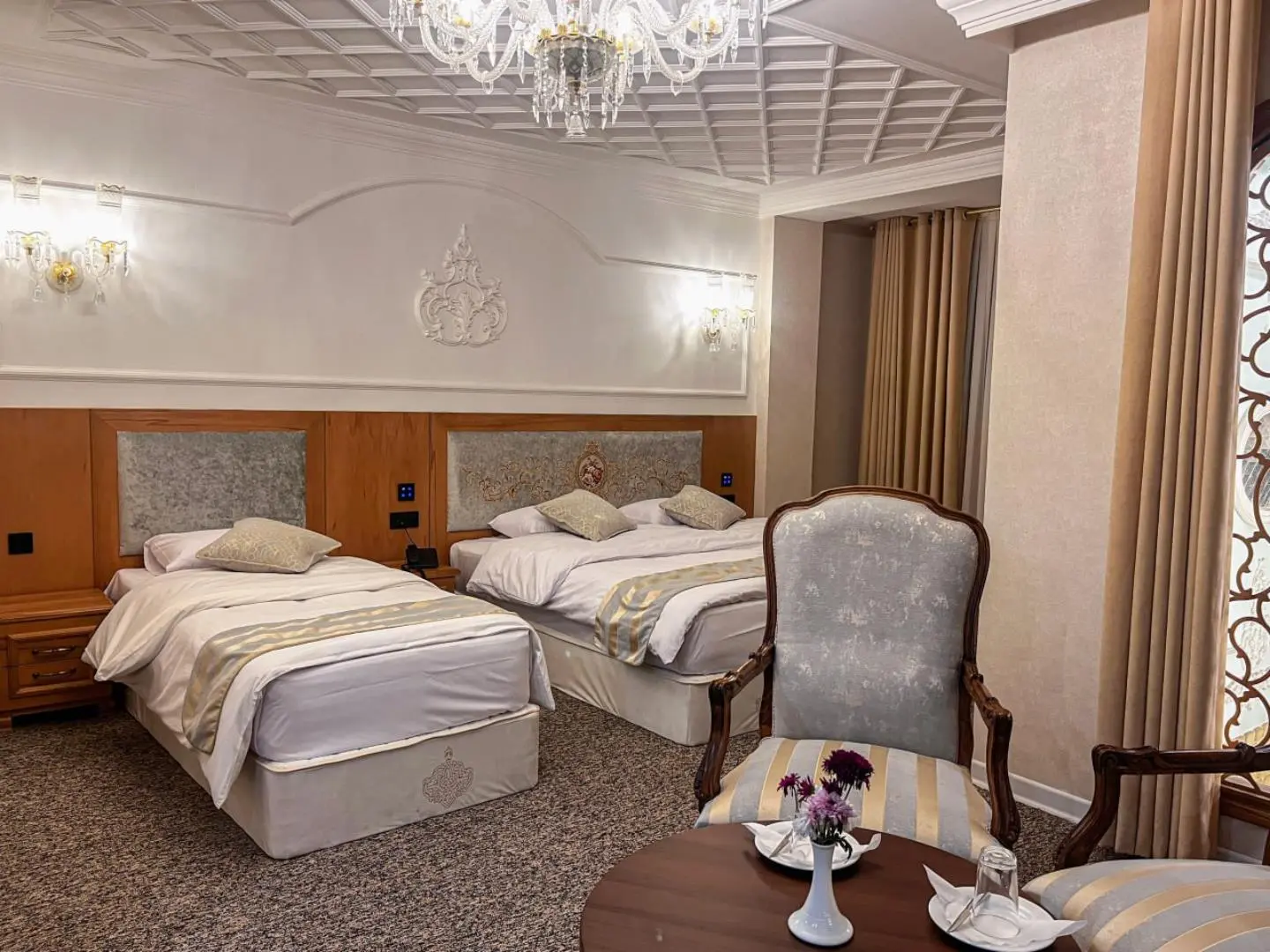 هتل حبیب خان - اتاق 3 تخته (1 تخت 2 نفره 1 تخت 1 نفره)