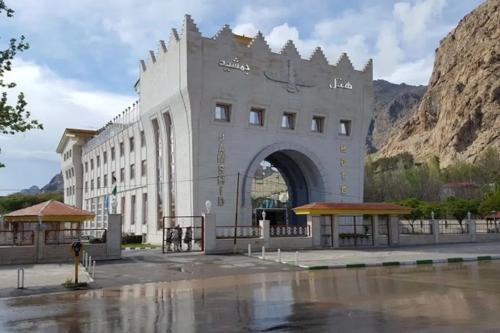 هتل جمشید کرمانشاه - نمای بیرونی 
