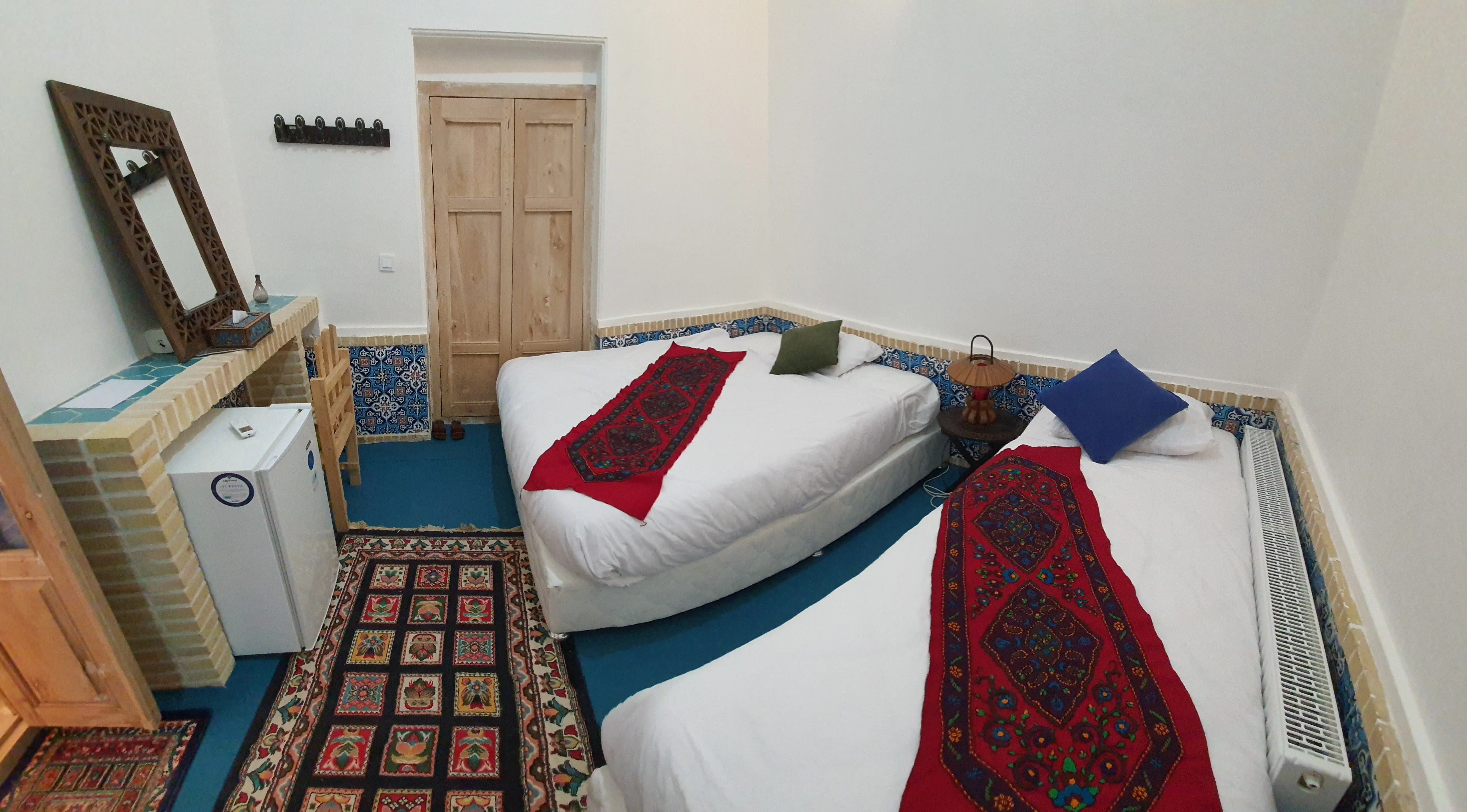 اقامتگاه سنتی شهباز کرمان - اتاق 3 تخته (1 تخت 2 نفره 1 تخت 1 نفره)