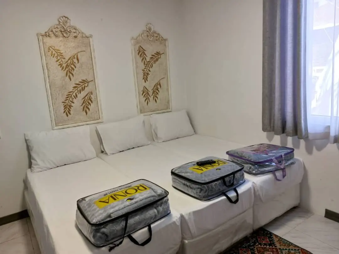 مسافرخانه یارزمان مشهد - اتاق 3 تخته 