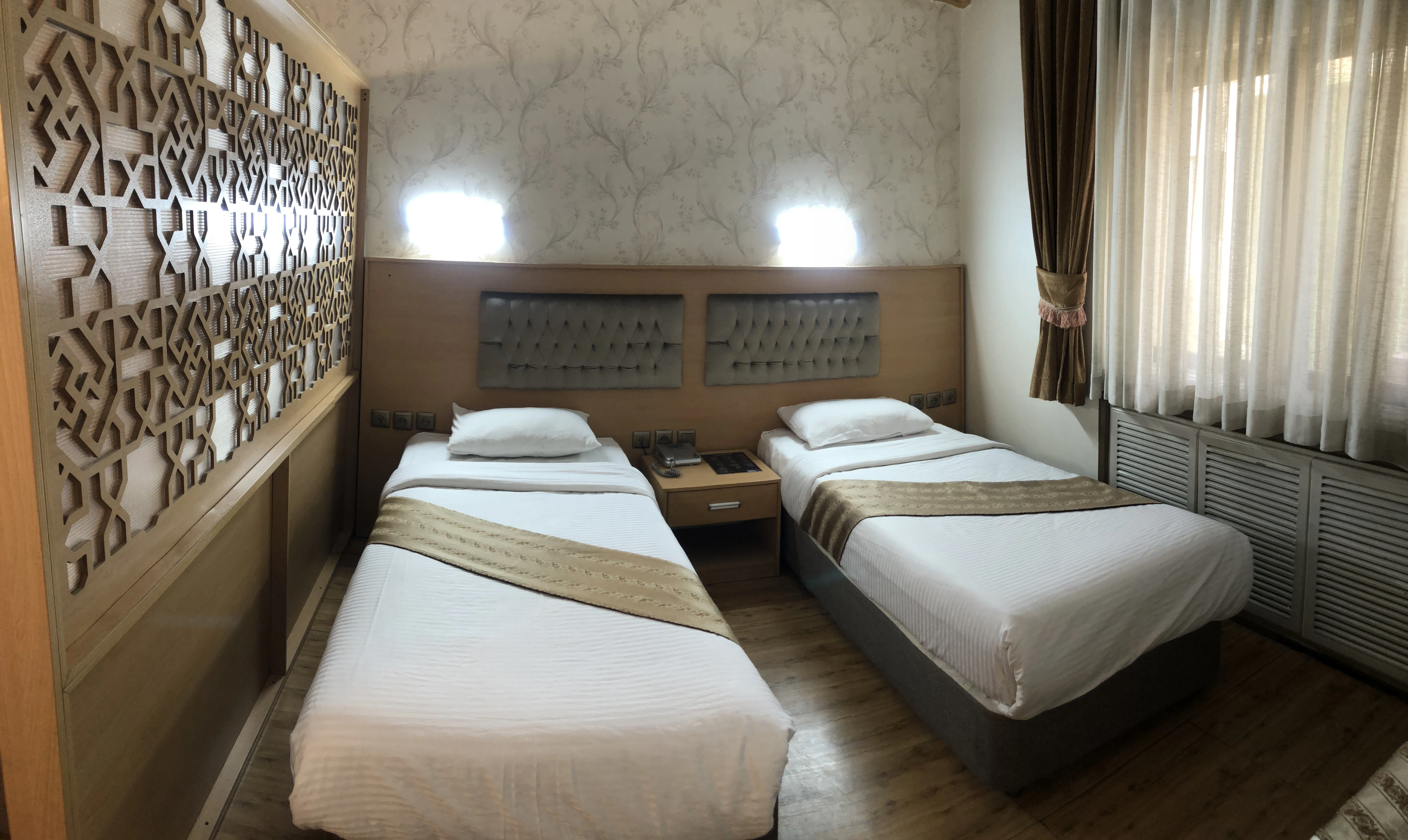 هتل امید تهران - اتاق 2 تخته (2 تخت 1 نفره)