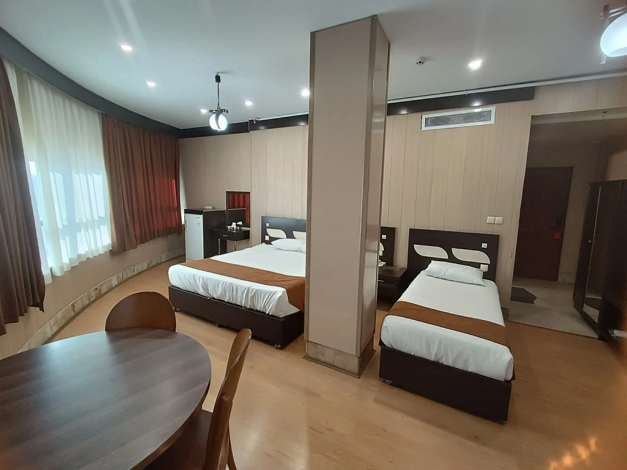 هتل درسا تهران - اتاق 3 تخته (1 تخت 2 نفره 1 تخت 1 نفره)