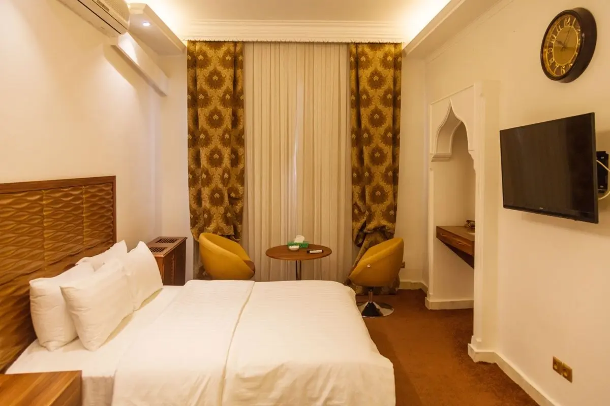 هتل کارون تهران - اتاق 2 تخته (1 تخت 2 نفره)