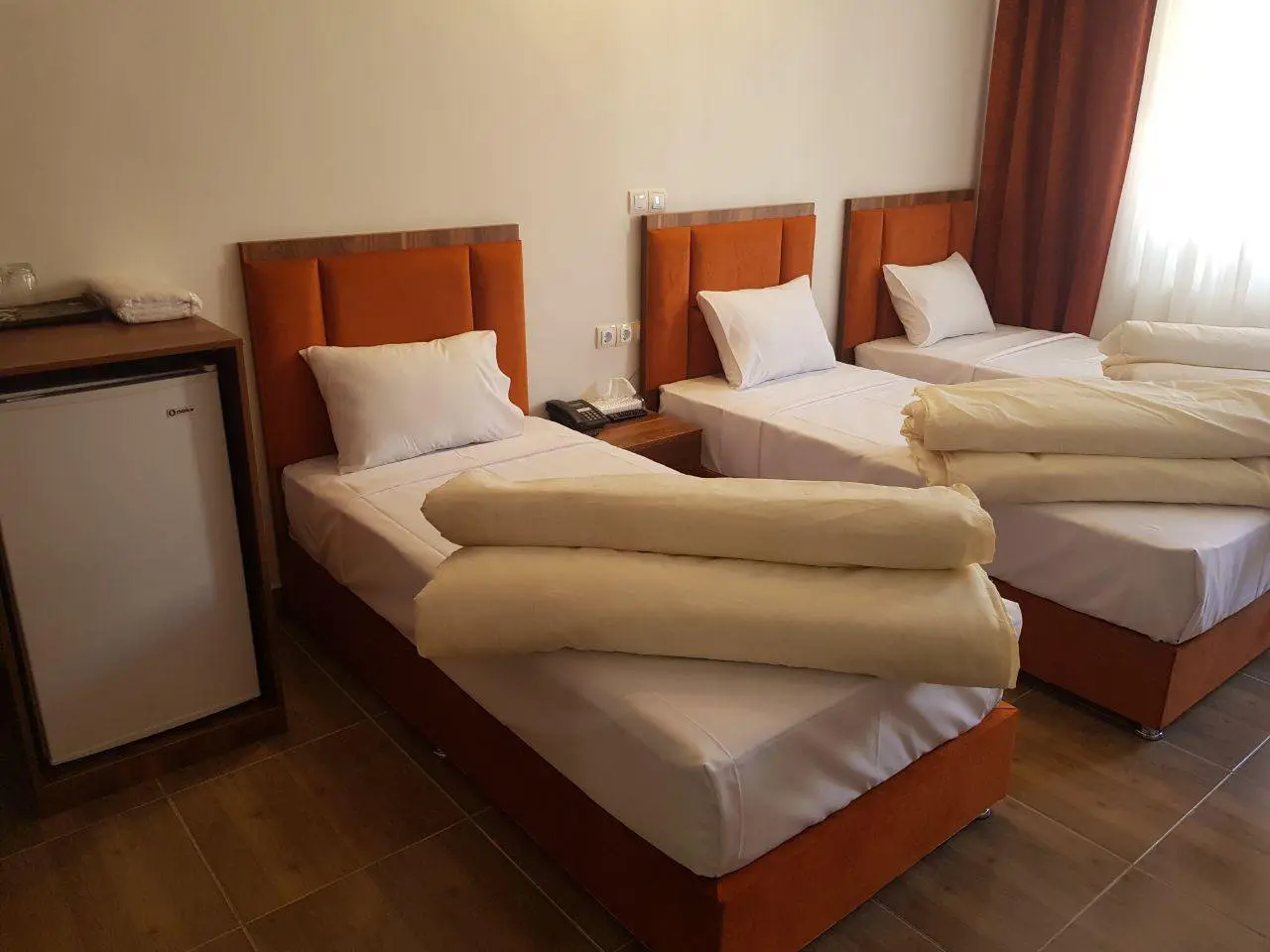 مهمانپذیر آران تهران - اتاق 3 تخته (3 تخت 1 نفره)