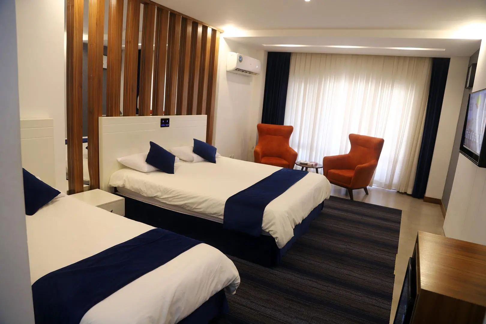 هتل آریان کیش - اتاق 3 تخته (1 تخت 2 نفره 1 تخت 1 نفره)