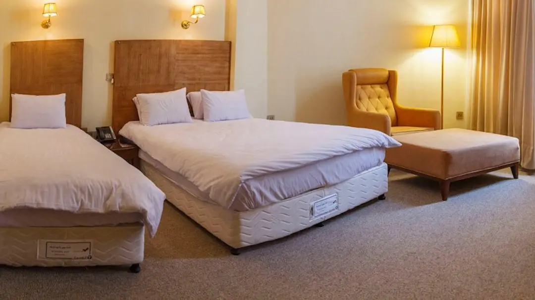 هتل رُیان قائم کیش - اتاق 3 تخته (1 تخت 2 نفره 1 تخت 1 نفره)