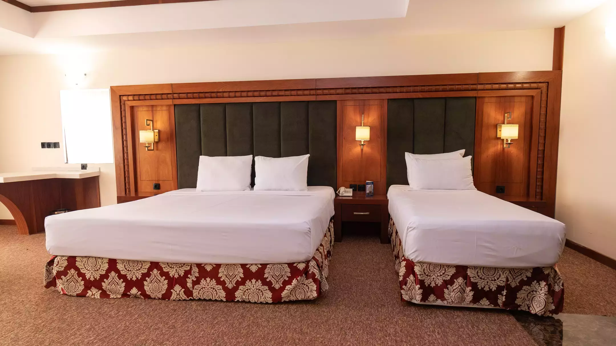 هتل پانوراما کیش - اتاق 3 تخته (1 تخت 2 نفره 1 تخت 1 نفره)