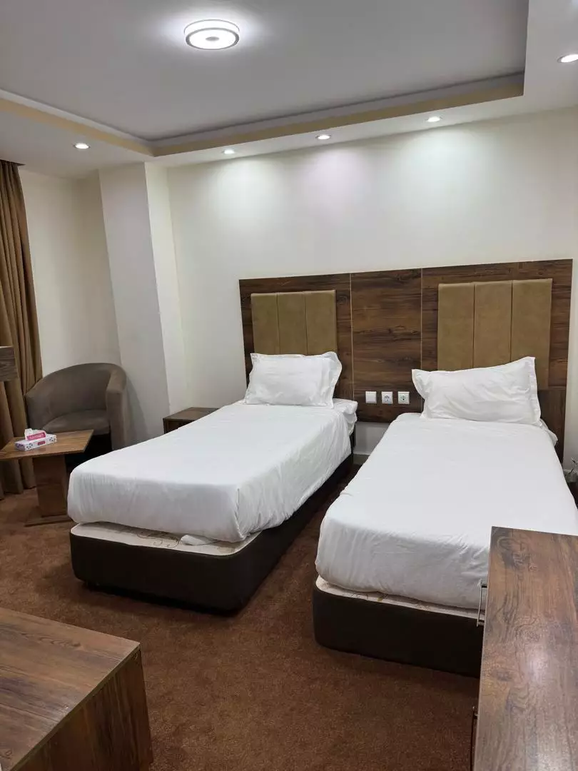 هتل سما 1 قشم - اتاق 2 تخته (2 تخت 1 نفره)