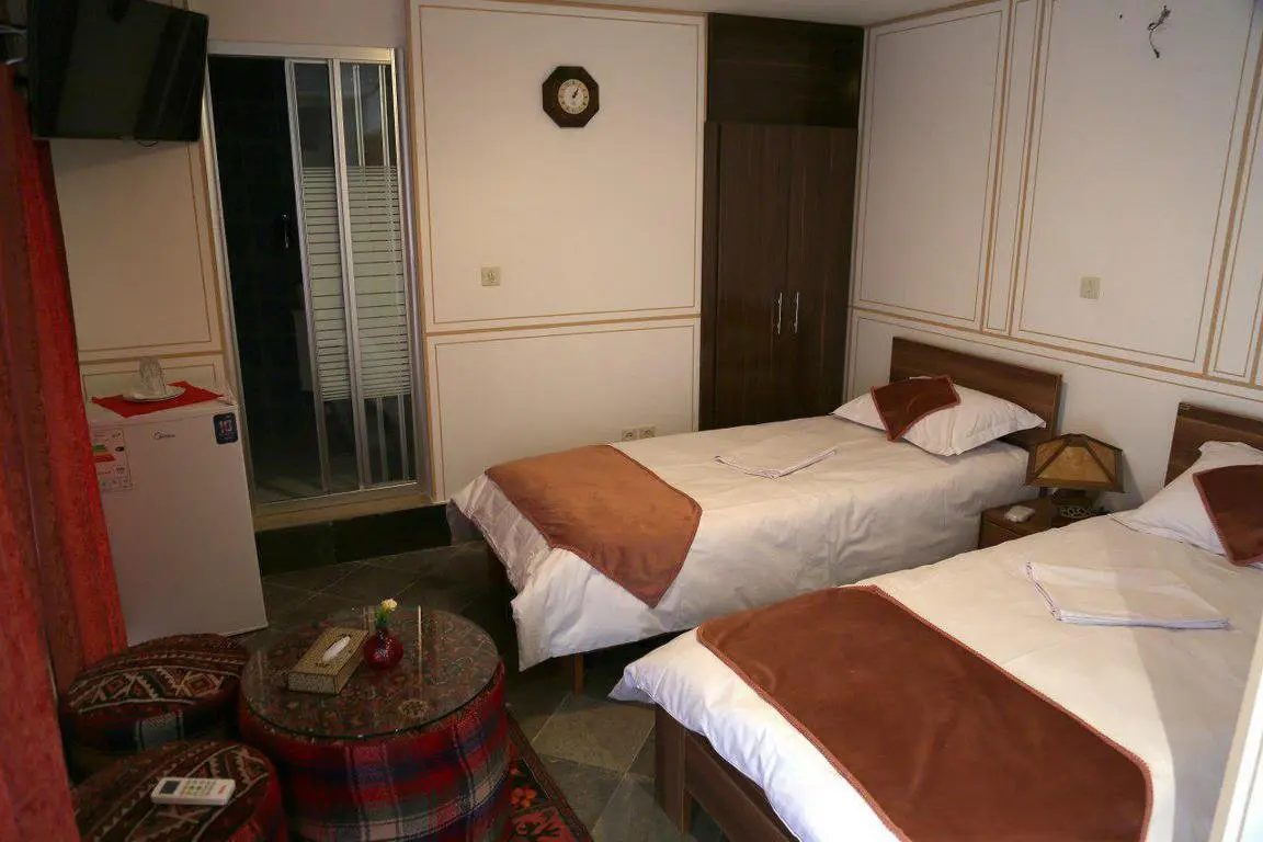 اقامتگاه سنتی ایروانی اصفهان - اتاق 2 تخته (2 تخت 1 نفره)